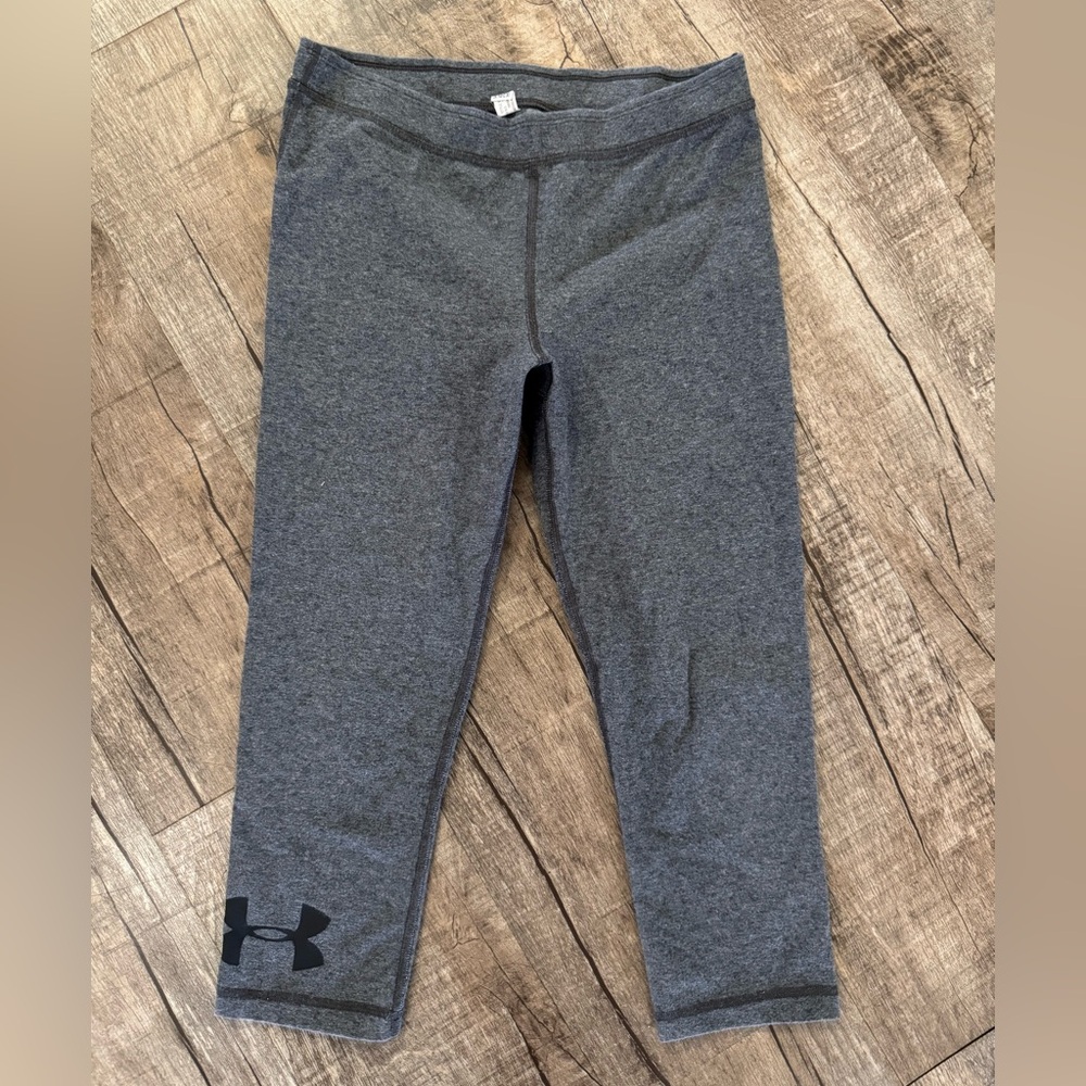 Women's Under Armour Capri Leggings Size Small Charcoal Gray